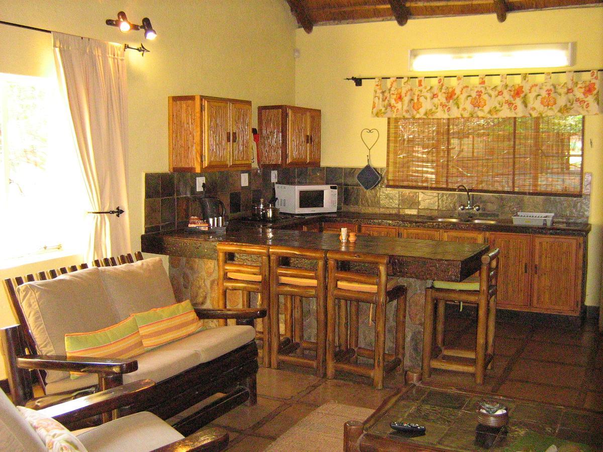Moholoholo Ya Mati Guest House Kampersrus AH Eksteriør bilde